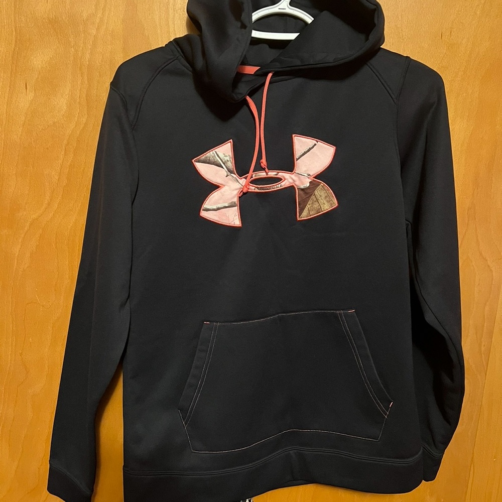 NWOT Under Armour black pink camo hoodie S